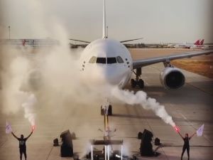 Ünlü DJ’den Antalya Havalimanı’nda konser