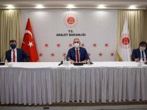 Bakan Gül: "Savunma mesleğinin güçlenmesi yargıya, adalete olan güveni artıran temel unsurlardan biridir"