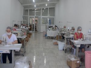 Kuşadası’nda maske üretiminde rekor kırıldı