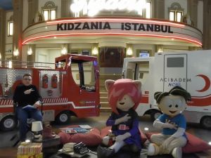 Sosyal medyadan çocuklara dünya klasikleri okuyorlar