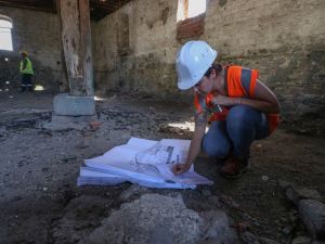 Bergama’daki tarihi binalar restorasyonla yeniden ayağa kalkıyor
