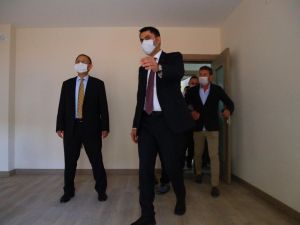 Bakan Kurum Elazığ’da, yapımı süren deprem konutlarını inceledi