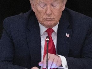 Trump yönetiminde Floyd çatlağı