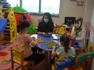 PAÜ Hastanesinde çocuklar eğitimden geri kalmadı