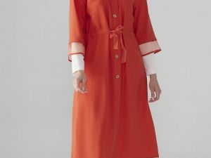 Canlı renkli kombinlerde renk uyumuna dikkat