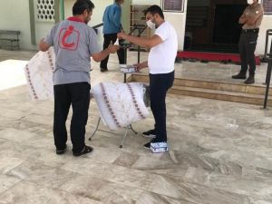 Kozan’da AK Parti’den cemaate maske ve seccade