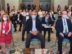 Kültür ve Turizm Bakanı Mehmet Nuri Ersoy:" (Restoran ve kafe işletmecileri için açıkladığı kredi hakkında) 3 milyona kadar cironuz varsa 1 milyon, 125 milyon ve üzeri cironuz varsa 20 milyon kademeli 4 kredi mevcut. Pa