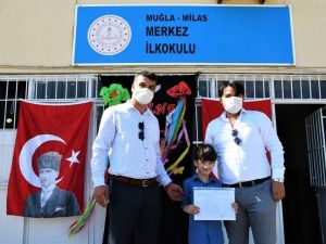 Sembolik karne töreni ve uçurtma etkinliği düzenlendi