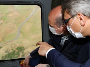 Bakan Soylu deprem bölgesini havadan inceledi