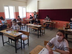 Menteşe’de öğrenciler 29 okul, 118 salonda LGS’de ter döktü