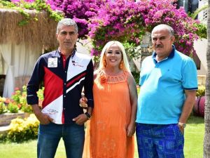 200 odalı oteli kapatıp klip çekti