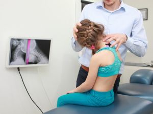 Her 10 çocuktan 4’ünün duruş bozukluğu var