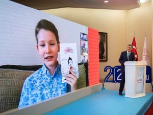 Bakan Selçuk, ilkokul düzeyinde hazırlanan "Arkadaş" adlı yaz tatili kitabını tanıttı