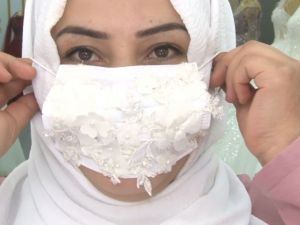 Gelin adayları maske kombinli gelinliğe yöneldi