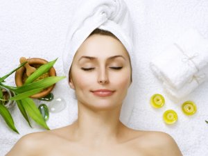 Gözenekleri Açmak İçin Evde Cilt Bakını