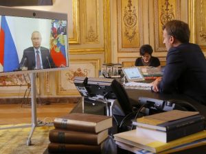 Putin ve Macron, Libya’da “hem fikir” olduklarını belirtti