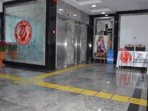 İstanbul Yeni Yüzyıl Üniversitesi mekanda erişilebilirlik alanında “Turuncu Bayrak Ödülü” aldı