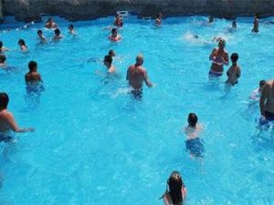 Yüzme havuzlarına dikkat, size de bulaşabilir