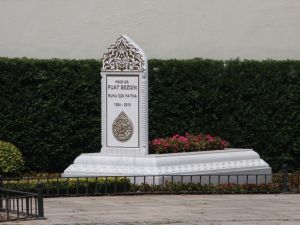 Ünlü tarihçi Prof. Dr. Fuat Sezgin kabri başında anıldı