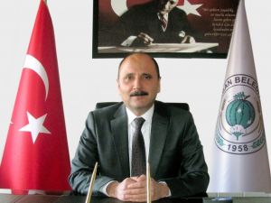 Doğru’ya rozetini Numan Kurtulmuş taktı