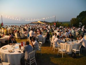 Bölge seyahat acenteleri iç turizmi hareketlendirmek için düzenlenen Kuşadası’ndaki gala yemeğinde buluştu