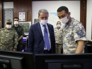 Bakan Akar, Libyalı askerlerle biraya geldi