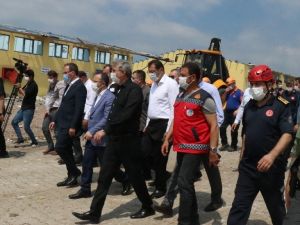 Bakan Kasapoğlu, patlama alanında incelemelerde bulundu