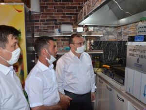 Emet Belediyesi kahvehane ve parklara bardak yıkama makinesi dağıttı