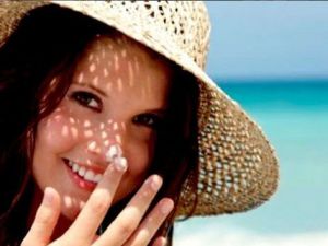 Telefon, bilgisayar ve tabletten yansıyan ışınlar cilde zarar veriyor