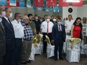 Kongrede ’sosyal mesafe’ hiçe sayıldı
