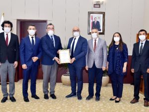 MCBÜ Sosyal Bilimler Enstitüsü ISO 9001-2015 belgesi aldı