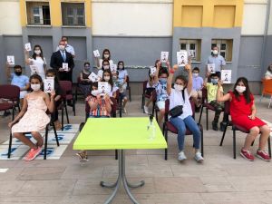 ‘Arkadaş’ kitabı Ankara’da öğrencilere dağıtıldı