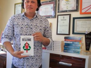 Ödüllü yazarın yeni kitabı ’Zayıflamada Beslenme’ çıktı