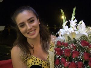 Cem Belevi’den sevgilisine sette ilk gün çiçeği