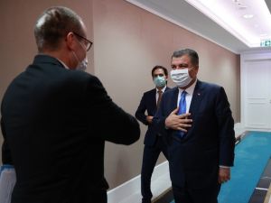 Sağlık Bakanı Fahrettin Koca’nın DSÖ Avrupa Bölge Direktörü Dr. Hans Kluge ile görüşmesi başladı.