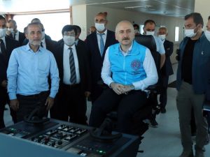 Bakan Karaismailoğlu İdris-İ Bitlis Feribotunda incelemelerde bulundu