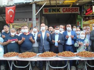 Ayasofya Caminin ibadete açılması nedeniyle lokma dağıtıldı