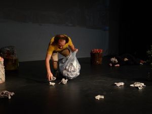 Kuşadası Belediye Tiyatrosu 5 ay sonra tekrar perdelerini açtı