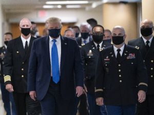 ABD Başkanı Trump ilk kez maskeli görüntülendi