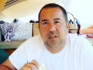 Ünlü komedyen Ata Demirer’den Ezine peyniri paylaşımı