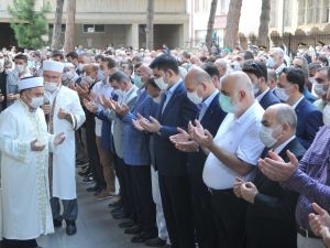 Bakan Soylu kayınpederini son yolculuğuna uğurladı