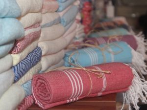 Padişahları giydiren Buldan bezine talep yağıyor