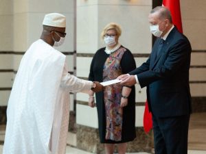 Sierra Leone Büyükelçisi Kai-Samba, Cumhurbaşkanı Erdoğan’a güven mektubu sundu
