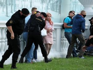 Belarus’ta Yüksek Seçim Kurulu’nun iki Devlet Başkanı adayına onay vermemesi ülkeyi ayağa kaldırdı