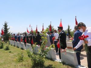 15 Temmuz şehitleri ziyaret edildi