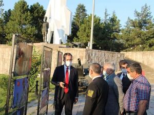 Dumlupınar’da İlk Hedef Anıtı’nda 15 temmuz şehitleri için resim sergisi açıldı