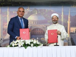 Bakan Ersoy: "Hiç kimsenin şüphesi olmasın ki Ayasofya Camii itinayla korunacaktır”