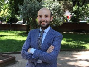 Zenginlerin hesaplarını ele geçirip vurgun yaptılar