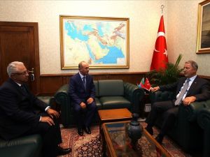 Bakan Akar, Nahçivan Ordu Komutanı ile bir araya geldi