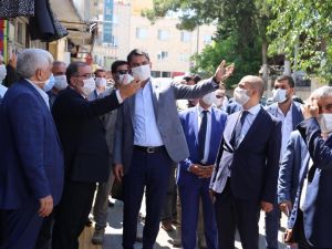 Çevre ve Şehircilik Bakanı Kurum tescilli tarihi dokuları inceledi